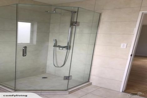 Photo of property in 4 Ballyboe Place, Pinehill, Auckland, 0632