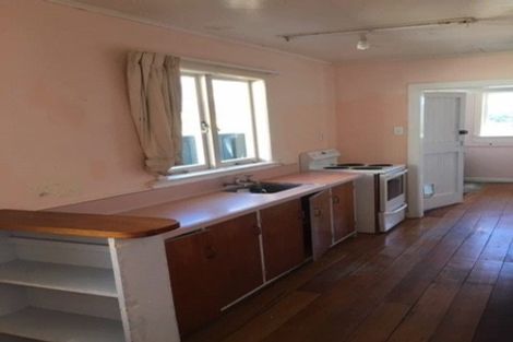 Photo of property in 36 Howard Road, Northcote, Auckland, 0627