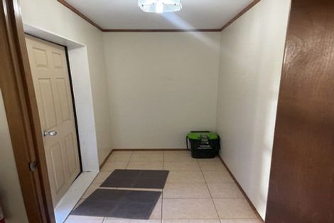 Photo of property in 8 Kirkdale Place, Northcross, Auckland, 0632