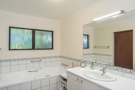 Photo of property in 21 Huia Street, Waikanae, 5036