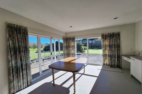 Photo of property in 100 Parrs Cross Road, Henderson, Auckland, 0612