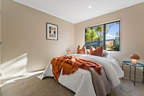 Photo of property in 18 Mckinley Road, Sunnyvale, Auckland, 0612