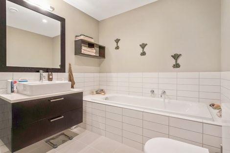 Photo of property in Chews Lane Apartments, 10g/9 Chews Lane, Wellington Central, Wellington, 6011