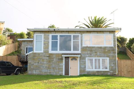 Photo of property in 8 Montgomery Crescent, Cockle Bay, Auckland, 2014