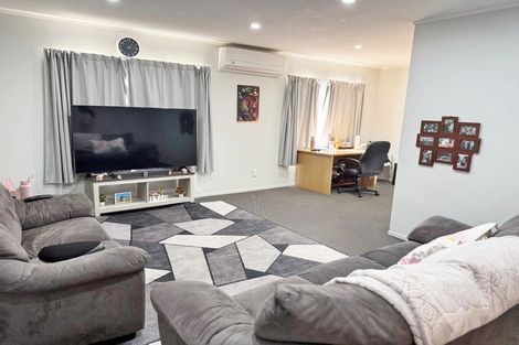 Photo of property in 23 Addison Drive, Glendene, Auckland, 0602