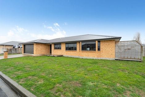 Photo of property in 1 Molesworth Street, Carterton, 5713