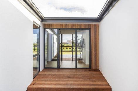 Photo of property in 100 Skibbereen Drive, Halswell, 8025