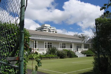 Photo of property in 33 Stanley Point Road, Stanley Point, Auckland, 0624