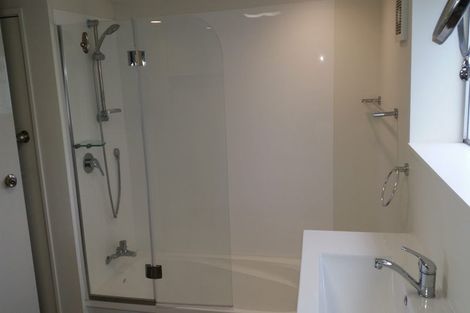 Photo of property in 4 Speedy Crescent, Hillcrest, Auckland, 0627