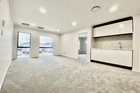 Photo of property in 5 Cloonlyon Drive, Flat Bush, Auckland, 2019