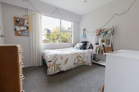 Photo of property in 5 Poharama Place, Marfell, New Plymouth, 4310