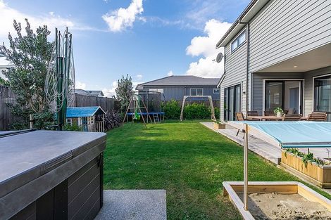 Photo of property in 2 Taikura Avenue, Red Beach, 0932