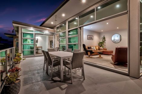 Photo of property in 2/5 Beach Street, Fitzroy, New Plymouth, 4312