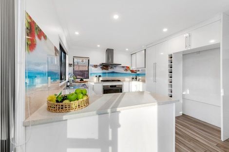 Photo of property in 97 Mt Lebanon Crescent, The Gardens, Auckland, 2105
