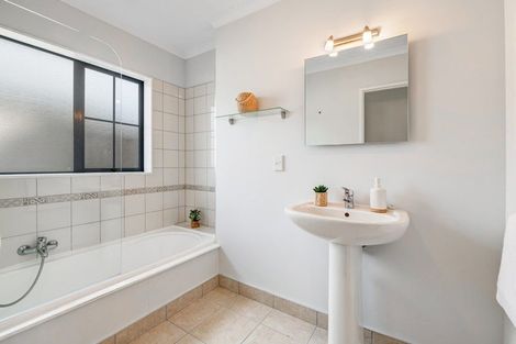 Photo of property in 2/20 Greta Place, Stanmore Bay, Whangaparaoa, 0932