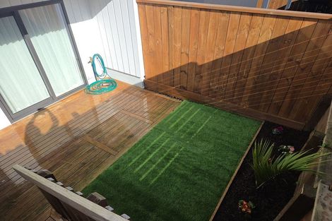 Photo of property in 105 Trias Road, Totara Vale, Auckland, 0629