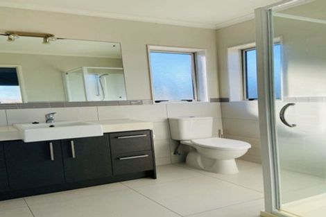 Photo of property in 1 Pickaberry Avenue, Karaka, Papakura, 2113