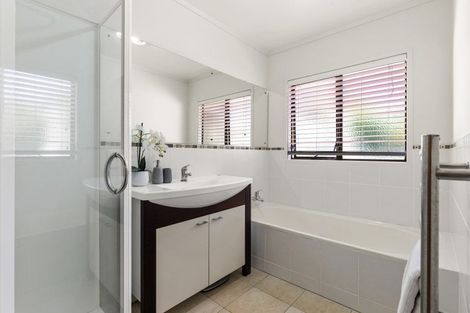 Photo of property in 203 Chelsea View Drive, Chatswood, Auckland, 0626
