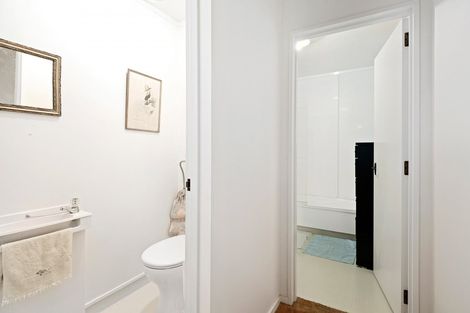 Photo of property in 34 Milton Terrace, Picton, 7220