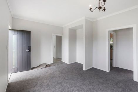 Photo of property in 5 Waiari Road, Conifer Grove, Takanini, 2112