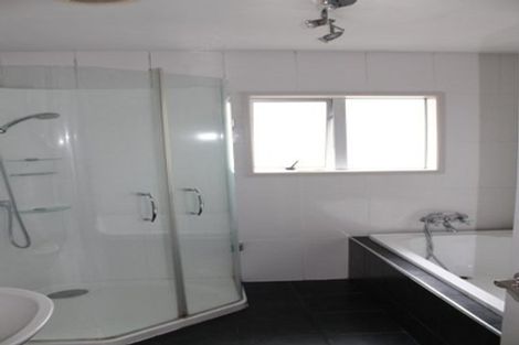 Photo of property in 92 Shakespeare Road, Milford, Auckland, 0620