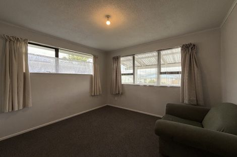 Photo of property in 10 Somerset Place, Cannons Creek, Porirua, 5024
