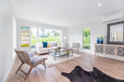 Photo of property in 17 Boocock Crescent, Orewa, 0931