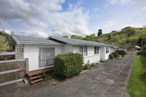 Photo of property in 14 Ongo Road, Hunterville, 4730