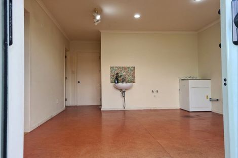 Photo of property in 42 Summerland Drive, Henderson, Auckland, 0612