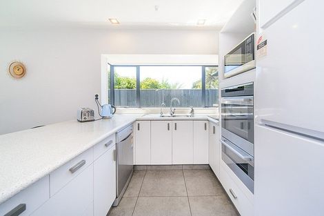 Photo of property in 17 Woburn Place, Takaro, Palmerston North, 4412