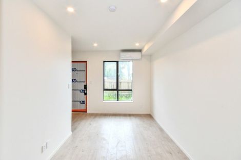 Photo of property in 2/3226 Great North Road, New Lynn, Auckland, 0600