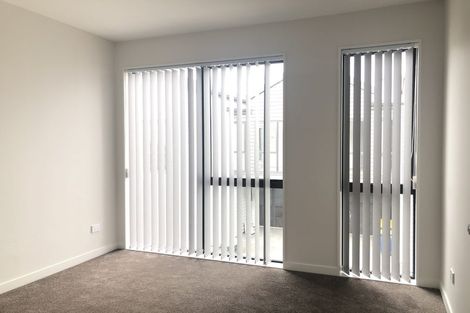 Photo of property in 2/21 Akoranga Drive, Northcote, Auckland, 0627