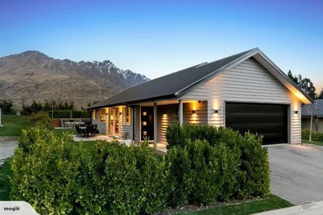 Photo of property in 9 Chandler Lane, Fernhill, Queenstown, 9300