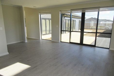 Photo of property in 10 Brumbie Way, Karaka, Papakura, 2113