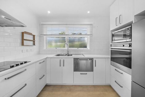 Photo of property in 10 Greenview Way, Miramar, Wellington, 6022