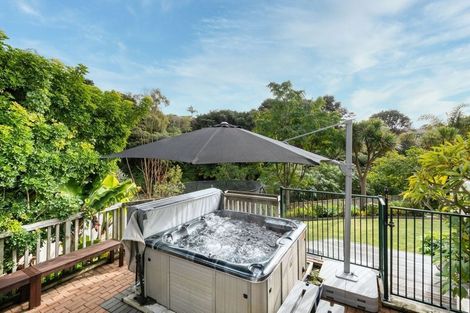 Photo of property in 35 Vermeer Place, West Harbour, Auckland, 0618