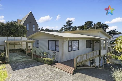 Photo of property in 10 Jacaranda Grove, Maungaraki, Lower Hutt, 5010