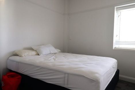 Photo of property in Fountain Court Flats, 48 Oriental Parade, Oriental Bay, Wellington, 6011