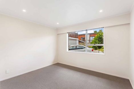 Photo of property in 2/5 Sylvan Crescent, Te Atatu South, Auckland, 0610