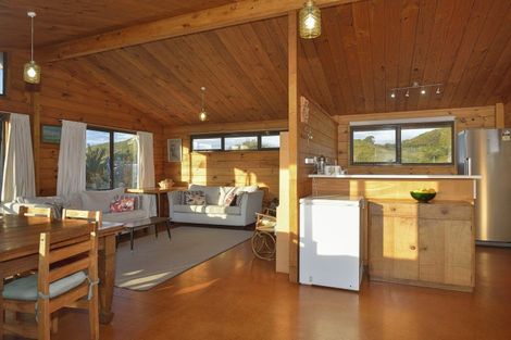 Photo of property in 11 Moana Drive, Mahia, 4198