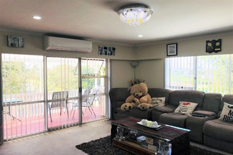 Photo of property in 5 Lendenfeld Drive, Papatoetoe, Auckland, 2025