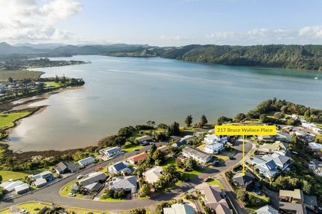 Photo of property in 127 Bruce Wallace Place, Whangamata, 3620