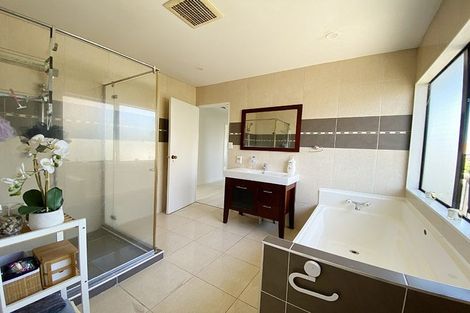 Photo of property in 49 Gosford Drive, Botany Downs, Auckland, 2010