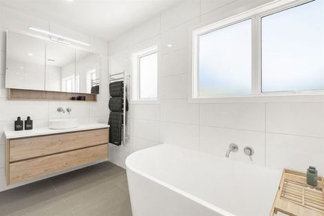 Photo of property in 14 Tarahanga Street, Northcote, Auckland, 0627