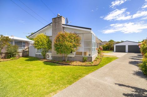 Photo of property in 62 Greendale Avenue, Avonhead, Christchurch, 8042
