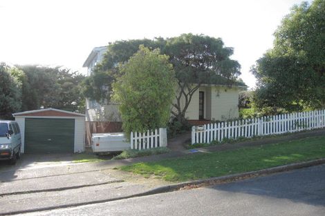 Photo of property in 17 Spur Grove, Titahi Bay, Porirua, 5022