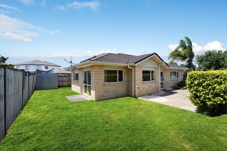 Photo of property in 8 Riverglade Parkway, Te Atatu South, Auckland, 0610