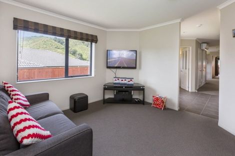 Photo of property in 44 King Charles Drive, Kingsley Heights, Upper Hutt, 5018