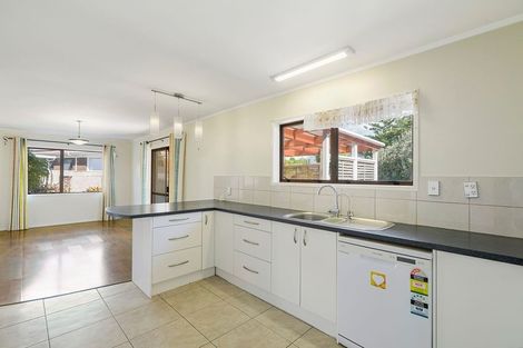 Photo of property in 19 Matuhi Rise, Henderson, Auckland, 0612