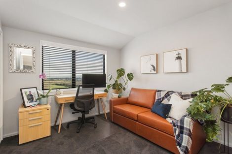 Photo of property in 28 Highcrest Heights, Westmorland, Christchurch, 8025